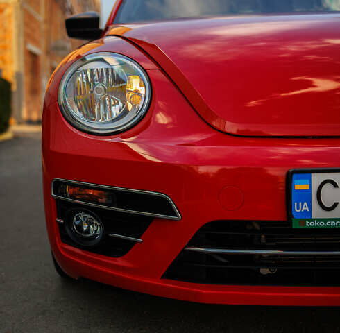 Красный Фольксваген Битл, объемом двигателя 1.98 л и пробегом 74 тыс. км за 13200 $, фото 4 на Automoto.ua