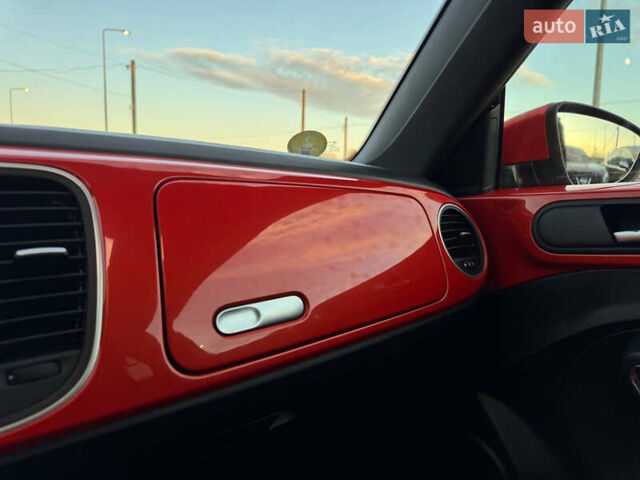 Червоний Фольксваген Бітл, об'ємом двигуна 2 л та пробігом 180 тис. км за 15999 $, фото 59 на Automoto.ua