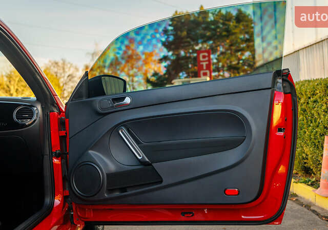 Красный Фольксваген Битл, объемом двигателя 1.98 л и пробегом 74 тыс. км за 13200 $, фото 27 на Automoto.ua