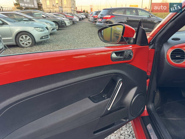 Червоний Фольксваген Бітл, об'ємом двигуна 2 л та пробігом 180 тис. км за 16999 $, фото 48 на Automoto.ua