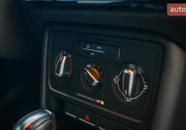 Красный Фольксваген Битл, объемом двигателя 1.98 л и пробегом 74 тыс. км за 13200 $, фото 35 на Automoto.ua