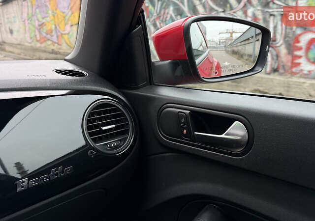 Червоний Фольксваген Бітл, об'ємом двигуна 1.98 л та пробігом 183 тис. км за 12300 $, фото 32 на Automoto.ua