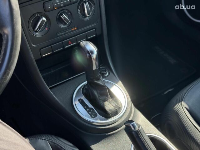 Красный Фольксваген Битл, объемом двигателя 2.5 л и пробегом 171 тыс. км за 11990 $, фото 22 на Automoto.ua