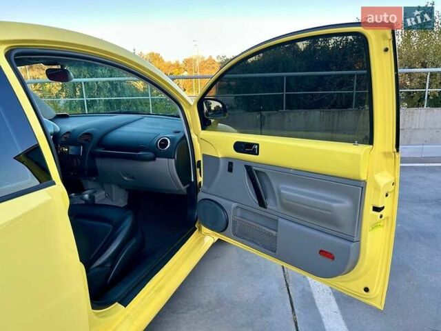 Желтый Фольксваген Битл, объемом двигателя 1.98 л и пробегом 260 тыс. км за 5700 $, фото 21 на Automoto.ua