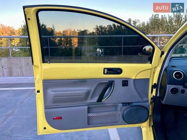 Желтый Фольксваген Битл, объемом двигателя 1.98 л и пробегом 260 тыс. км за 5700 $, фото 18 на Automoto.ua