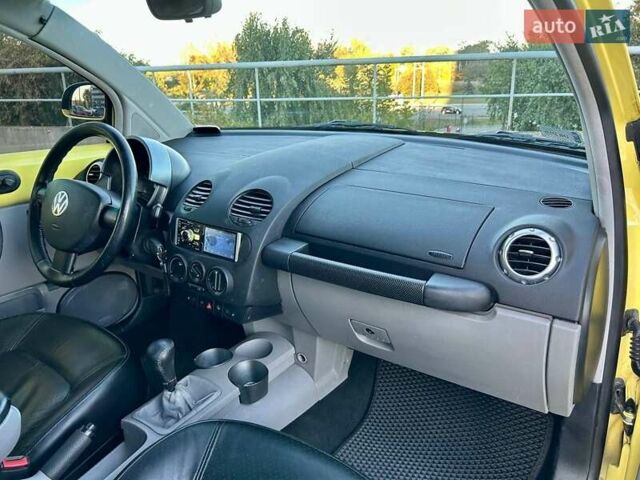 Желтый Фольксваген Битл, объемом двигателя 1.98 л и пробегом 260 тыс. км за 5700 $, фото 36 на Automoto.ua