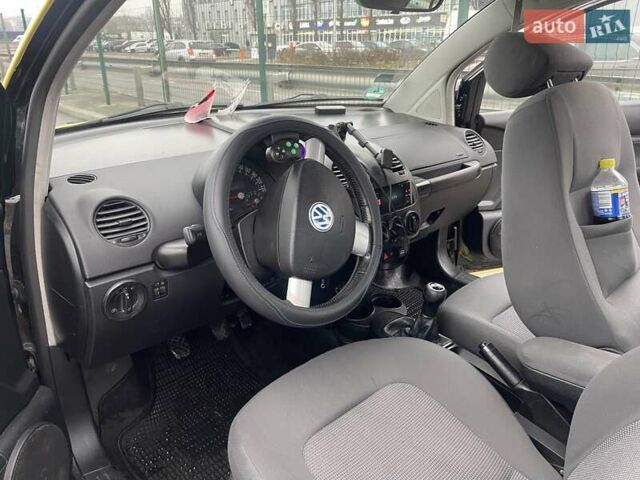 Желтый Фольксваген Битл, объемом двигателя 1.6 л и пробегом 283 тыс. км за 3300 $, фото 9 на Automoto.ua