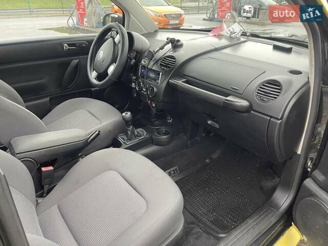 Желтый Фольксваген Битл, объемом двигателя 1.6 л и пробегом 283 тыс. км за 3300 $, фото 10 на Automoto.ua