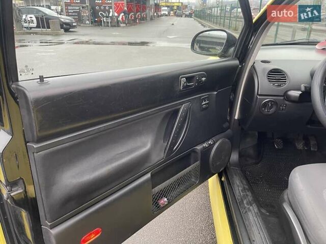 Желтый Фольксваген Битл, объемом двигателя 1.6 л и пробегом 283 тыс. км за 3300 $, фото 11 на Automoto.ua