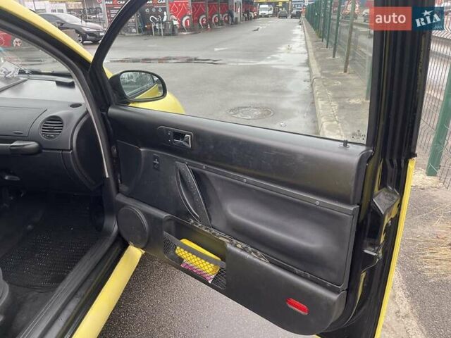 Желтый Фольксваген Битл, объемом двигателя 1.6 л и пробегом 283 тыс. км за 3300 $, фото 8 на Automoto.ua