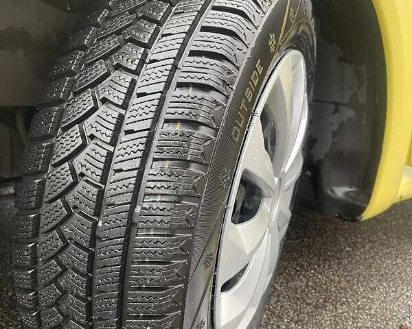 Желтый Фольксваген Битл, объемом двигателя 1.6 л и пробегом 283 тыс. км за 3300 $, фото 16 на Automoto.ua