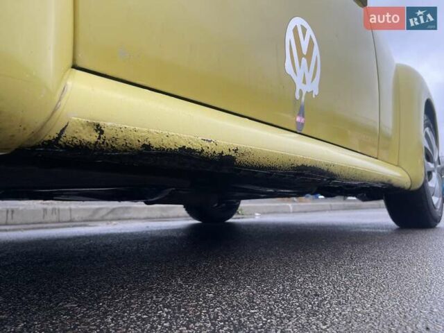 Желтый Фольксваген Битл, объемом двигателя 1.6 л и пробегом 283 тыс. км за 1500 $, фото 17 на Automoto.ua
