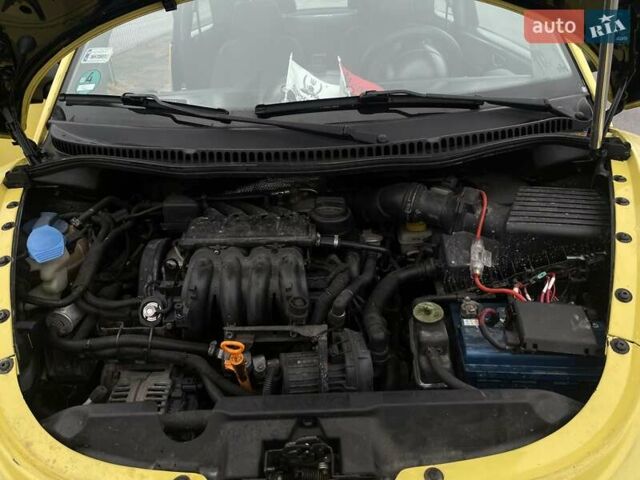 Желтый Фольксваген Битл, объемом двигателя 1.6 л и пробегом 283 тыс. км за 3300 $, фото 17 на Automoto.ua