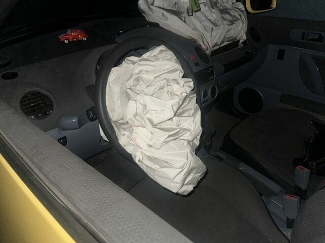 Жовтий Фольксваген Бітл, об'ємом двигуна 1.9 л та пробігом 275 тис. км за 2100 $, фото 12 на Automoto.ua