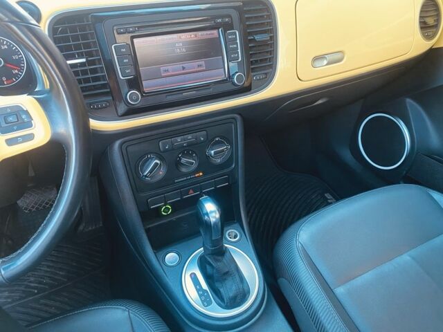 Жовтий Фольксваген Бітл, об'ємом двигуна 2.5 л та пробігом 146 тис. км за 11700 $, фото 12 на Automoto.ua