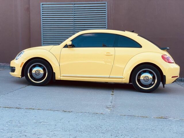 Жовтий Фольксваген Бітл, об'ємом двигуна 2.5 л та пробігом 146 тис. км за 11700 $, фото 2 на Automoto.ua