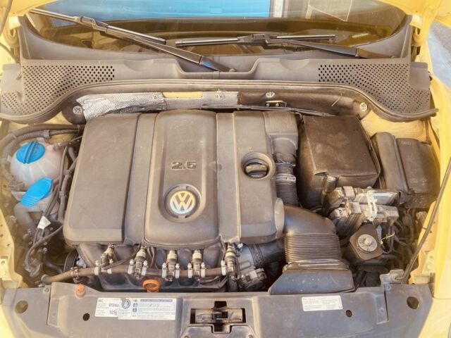 Жовтий Фольксваген Бітл, об'ємом двигуна 2.5 л та пробігом 146 тис. км за 11700 $, фото 13 на Automoto.ua