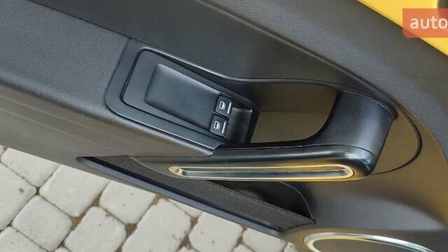 Жовтий Фольксваген Бітл, об'ємом двигуна 1.78 л та пробігом 165 тис. км за 13000 $, фото 18 на Automoto.ua