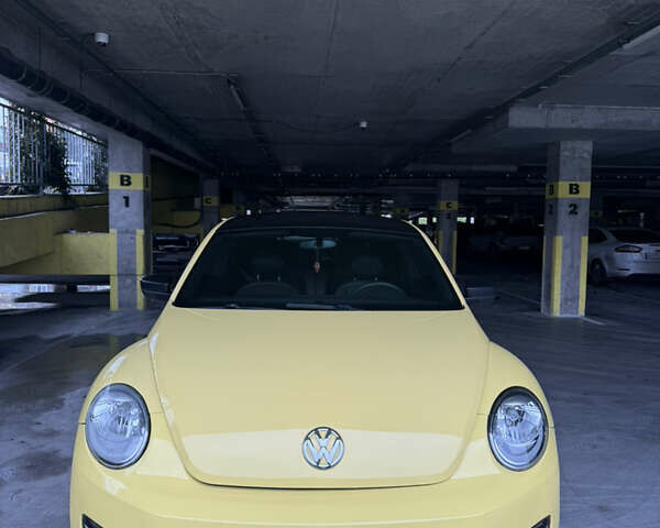 Желтый Фольксваген Битл, объемом двигателя 1.8 л и пробегом 157 тыс. км за 9900 $, фото 2 на Automoto.ua