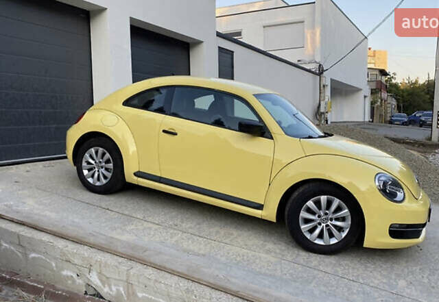 Желтый Фольксваген Битл, объемом двигателя 1.8 л и пробегом 157 тыс. км за 9900 $, фото 3 на Automoto.ua