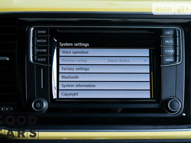 Желтый Фольксваген Битл, объемом двигателя 1.8 л и пробегом 83 тыс. км за 13000 $, фото 34 на Automoto.ua