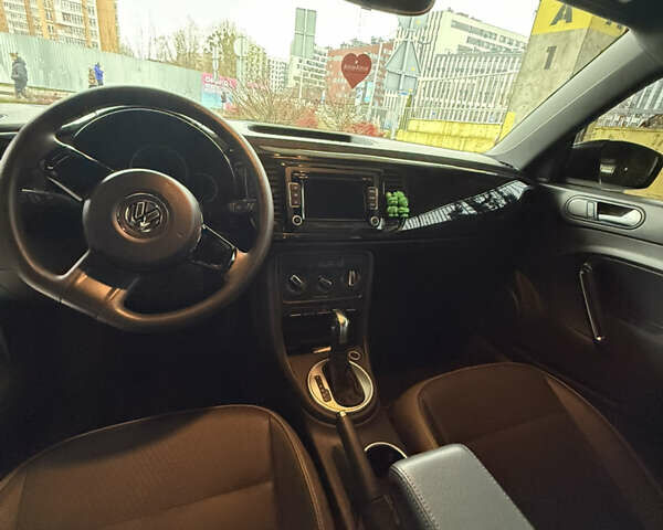 Желтый Фольксваген Битл, объемом двигателя 1.8 л и пробегом 157 тыс. км за 9900 $, фото 9 на Automoto.ua