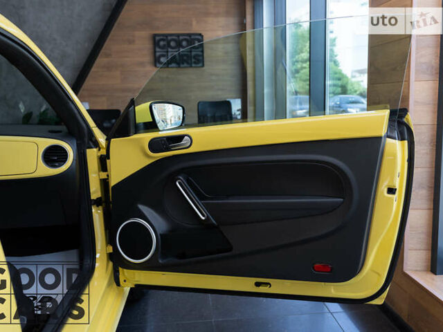 Желтый Фольксваген Битл, объемом двигателя 1.8 л и пробегом 83 тыс. км за 13000 $, фото 48 на Automoto.ua