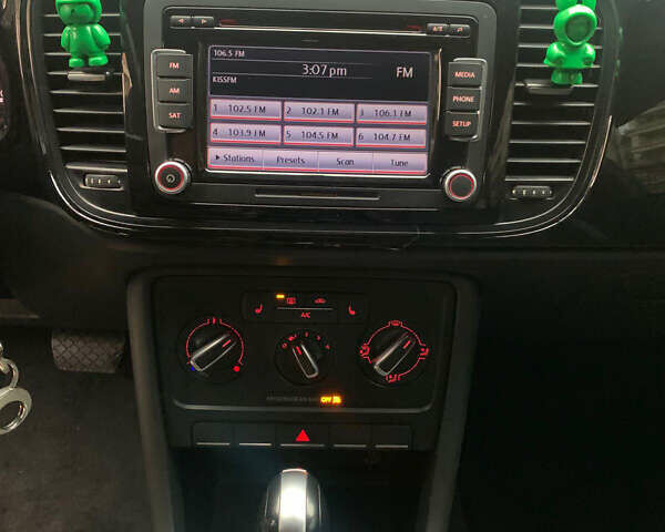 Желтый Фольксваген Битл, объемом двигателя 1.8 л и пробегом 157 тыс. км за 9700 $, фото 7 на Automoto.ua