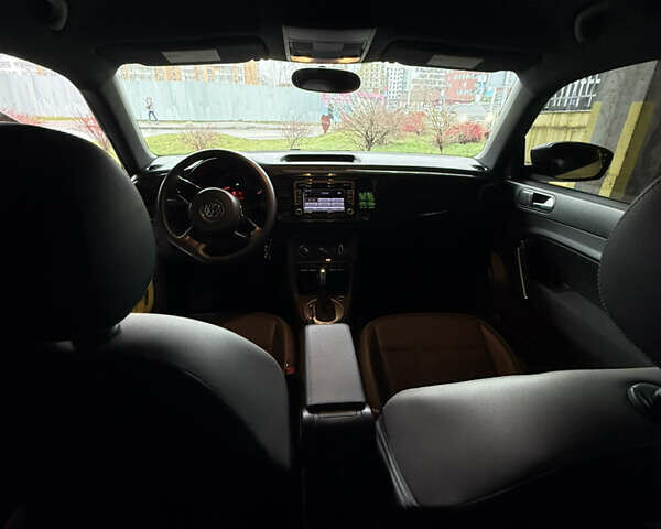 Желтый Фольксваген Битл, объемом двигателя 1.8 л и пробегом 157 тыс. км за 9900 $, фото 8 на Automoto.ua