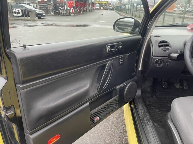 Желтый Фольксваген Битл, объемом двигателя 1.6 л и пробегом 283 тыс. км за 3100 $, фото 9 на Automoto.ua