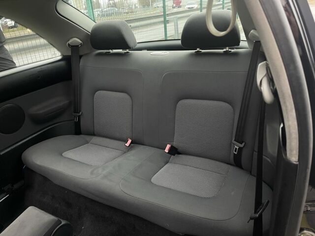 Желтый Фольксваген Битл, объемом двигателя 1.6 л и пробегом 283 тыс. км за 3100 $, фото 8 на Automoto.ua