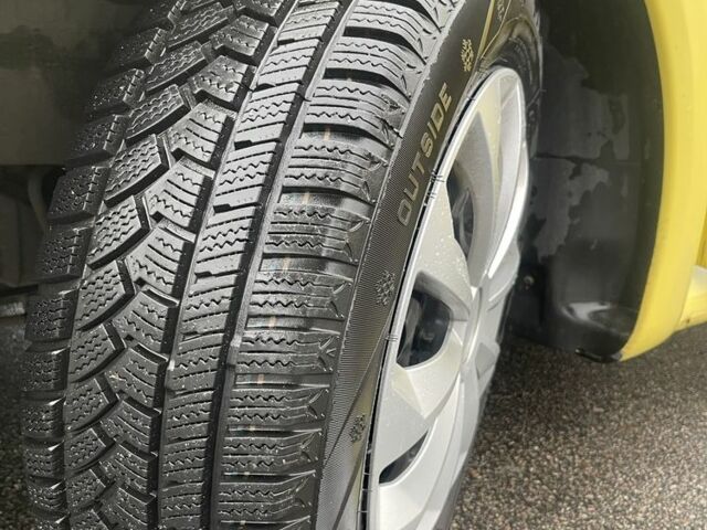 Желтый Фольксваген Битл, объемом двигателя 1.6 л и пробегом 283 тыс. км за 3100 $, фото 14 на Automoto.ua