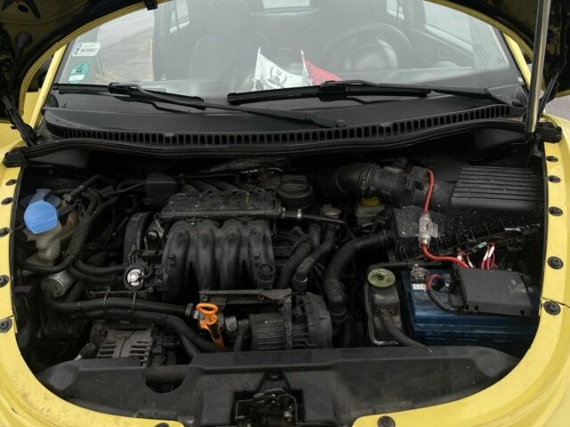 Желтый Фольксваген Битл, объемом двигателя 1.6 л и пробегом 283 тыс. км за 3100 $, фото 13 на Automoto.ua