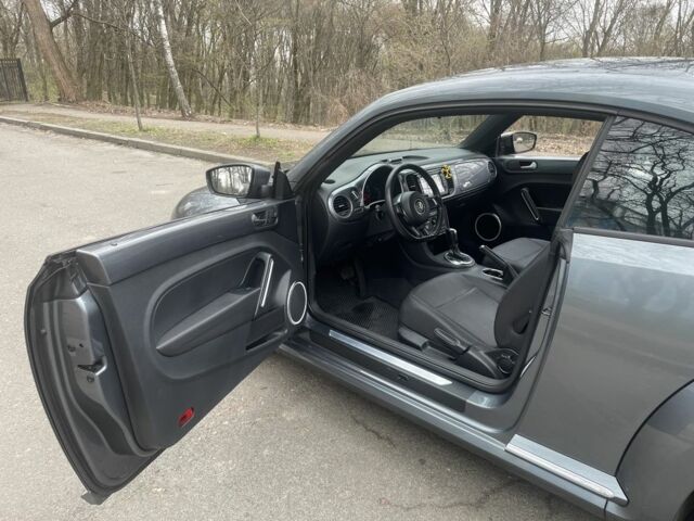 Серый Фольксваген Битл, объемом двигателя 2.5 л и пробегом 140 тыс. км за 8500 $, фото 6 на Automoto.ua