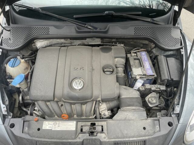 Серый Фольксваген Битл, объемом двигателя 2.5 л и пробегом 140 тыс. км за 8500 $, фото 10 на Automoto.ua