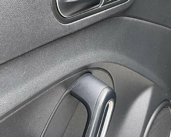 Серый Фольксваген Битл, объемом двигателя 2.5 л и пробегом 238 тыс. км за 7800 $, фото 9 на Automoto.ua