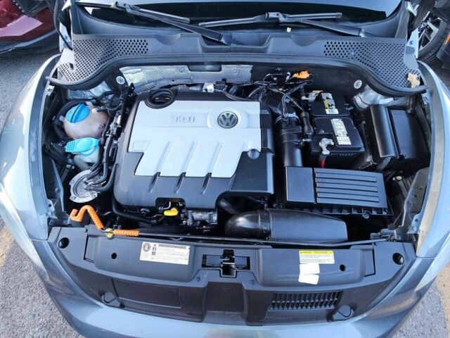 Сірий Фольксваген Бітл, об'ємом двигуна 2 л та пробігом 136 тис. км за 1200 $, фото 5 на Automoto.ua