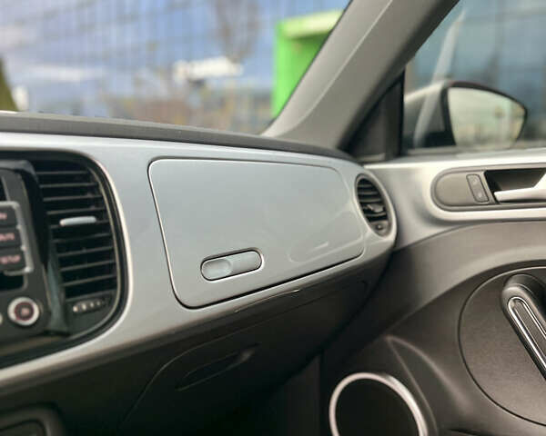 Серый Фольксваген Битл, объемом двигателя 1.8 л и пробегом 59 тыс. км за 13699 $, фото 28 на Automoto.ua