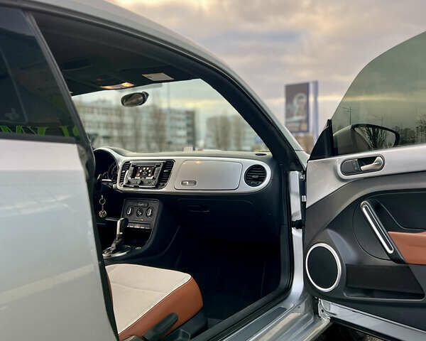 Серый Фольксваген Битл, объемом двигателя 1.8 л и пробегом 59 тыс. км за 13699 $, фото 21 на Automoto.ua