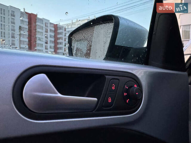 Серый Фольксваген Битл, объемом двигателя 1.8 л и пробегом 57 тыс. км за 12200 $, фото 2 на Automoto.ua