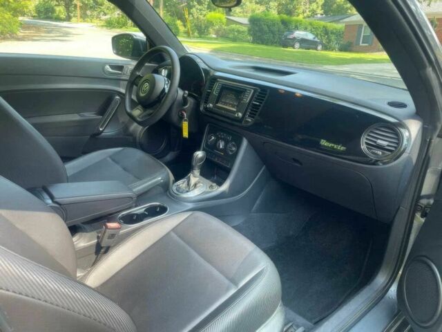 Серый Фольксваген Битл, объемом двигателя 1.8 л и пробегом 58 тыс. км за 4100 $, фото 7 на Automoto.ua