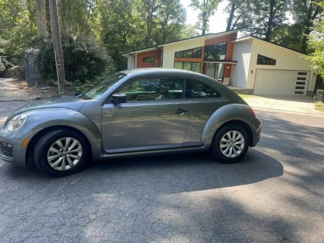 Серый Фольксваген Битл, объемом двигателя 1.8 л и пробегом 53 тыс. км за 8300 $, фото 3 на Automoto.ua