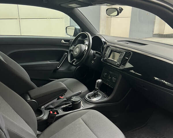 Серый Фольксваген Битл, объемом двигателя 1.98 л и пробегом 93 тыс. км за 14500 $, фото 4 на Automoto.ua