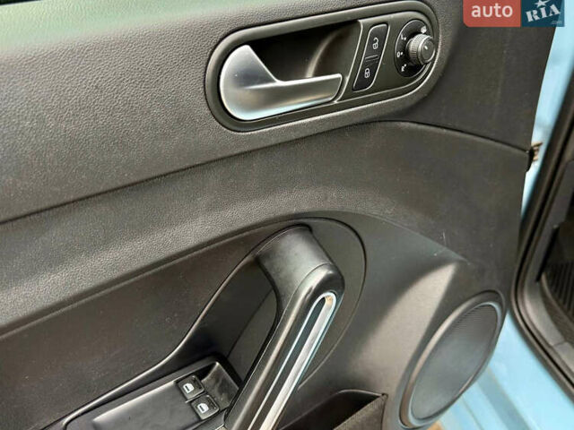 Синій Фольксваген Бітл, об'ємом двигуна 1.8 л та пробігом 175 тис. км за 11900 $, фото 18 на Automoto.ua