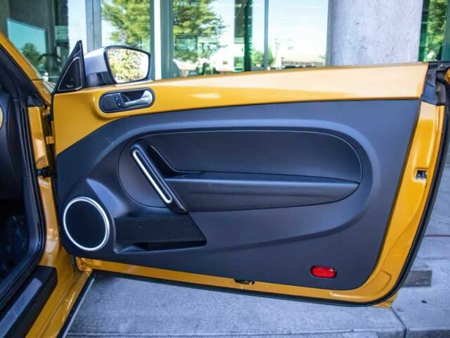 Оранжевый Фольксваген Битл, объемом двигателя 2 л и пробегом 34 тыс. км за 11000 $, фото 9 на Automoto.ua