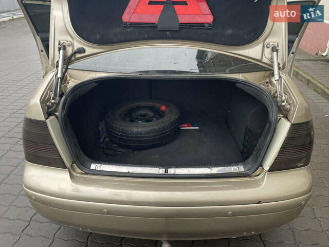 Бежевий Фольксваген Бора, об'ємом двигуна 1.6 л та пробігом 300 тис. км за 3200 $, фото 5 на Automoto.ua