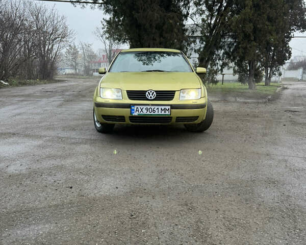 Бежевый Фольксваген Бора, объемом двигателя 2 л и пробегом 330 тыс. км за 3600 $, фото 1 на Automoto.ua