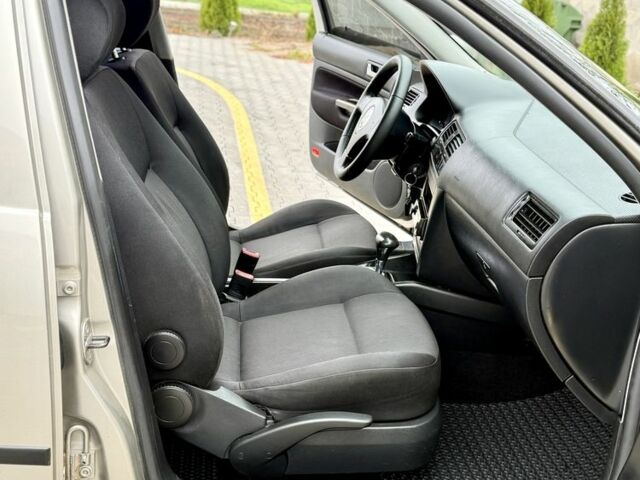 Бежевый Фольксваген Бора, объемом двигателя 1.6 л и пробегом 220 тыс. км за 5700 $, фото 18 на Automoto.ua