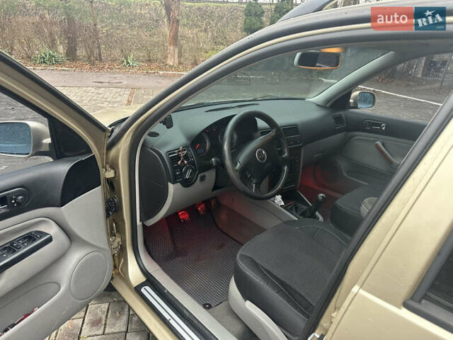 Бежевий Фольксваген Бора, об'ємом двигуна 1.98 л та пробігом 315 тис. км за 2999 $, фото 14 на Automoto.ua