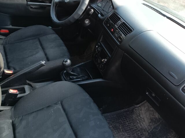 Чорний Фольксваген Бора, об'ємом двигуна 1.9 л та пробігом 308 тис. км за 1850 $, фото 5 на Automoto.ua